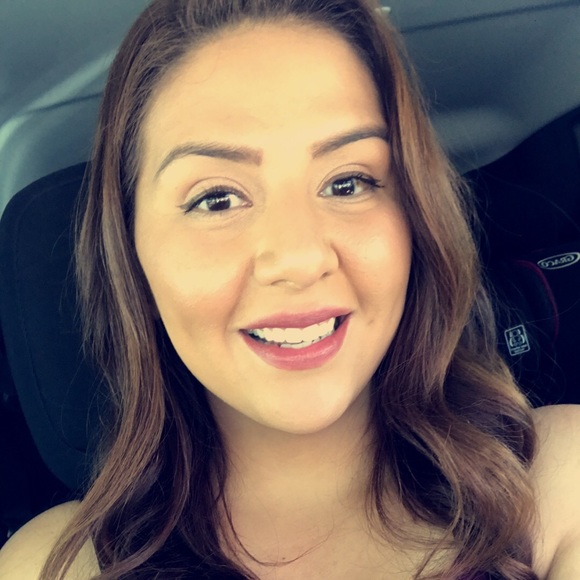 Meet your Posher, Karina - Picture 1 of 1